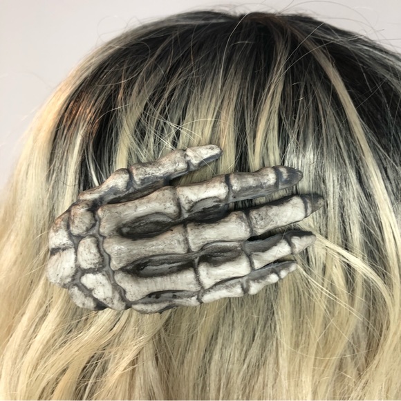 Hair accessory plastic skull hand clips - Picture 10 of 13